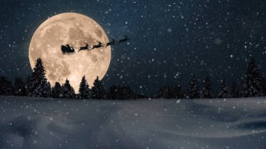 Noel Baba, ren geyikleriyle dolu bir kızakla dünyanın üzerinde uçuyor. Yıldızlı gökyüzünde, karlı, muhteşem bir ay var. Sihirli ve mutlu yıllar 2024, konsept. Kar tarlalı gece ormanı