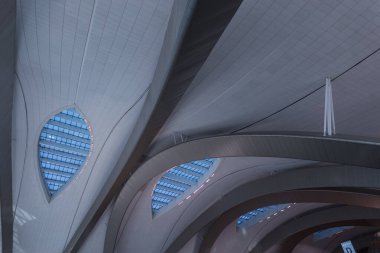 Abu Dabi havaalanındaki güzel iç mimari bina.