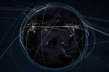 Gece Gezegeni Dünya, Asya, Çin, Hindistan, Kore ve Japonya şehirlerinin ışıklarıyla iletişim hatları ve uyduları ile yıldızlı uzayda. Teknoloji, kavram