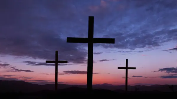 Три Силуэта Крест Удивительным Фиолетовым Закатом Господь Бог Творческий Человек Лицензионные Стоковые Изображения