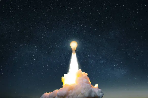 Creativo Cohete Bombilla Ardiente Con Explosión Nubes Humo Con Éxito Imágenes De Stock Sin Royalties Gratis