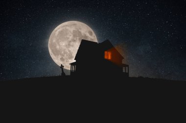 Pencereden gelen ışıkla harap olmuş eski bir ev dolunayda yıldızlarla dolu bir mezarlığı olan bir tepenin üzerinde duruyor. Cadılar Bayramı duvar kağıdınız kutlu olsun. Karanlık cadılar bayramı, yaratıcı fikir.