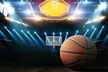Basketbol sahada. Spotlights 'lı modern basketbol arenası, yaratıcı fikir. Turnuva ve Kazan. Koyu arka planda hayranlarla dolu bir basketbol maçı. Basketbol Şampiyonası. 