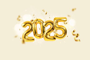 2025 altın şenlik balonları konfeti, ışıltı ve bej arka planda bokeh ile. Mutlu yıllar, yaratıcı.