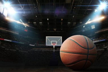 Basketbol topunu basketbol sahasında, halka ve projektörlü, konsept. Basketbol şampiyonası, yaratıcı fikir. Kazanmak. Spor kartı basketbol turnuvası