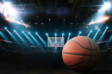Basketbol sahada. Spotlights 'lı modern basketbol arenası, yaratıcı fikir. Turnuva ve Kazan. Koyu arka planda hayranlarla dolu bir basketbol maçı. Basketbol Şampiyonası. 
