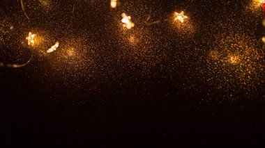 Altın yıldızlı parıltılı sihirli altın arka plan. Lüks tatil geçmişi. Yeni yıl kartı. Tasarım ve metin için ücretsiz kopyalama alanı