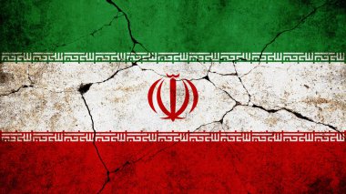 Dağılmış ve yıpranmış İran bayrağı grunge dokusuyla, siyasi gerilimi, ulusal krizi veya tarihi mücadeleyi simgeliyor. Çatışma, çürüme ya da direnç temaları için idealdir. Grunge İran bayrağı