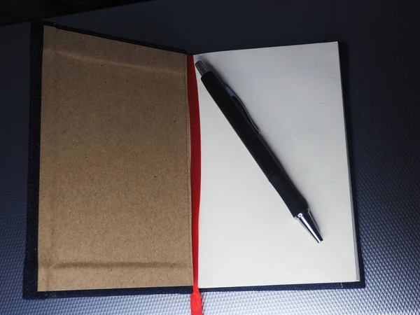 Блокнот Ручка Порожнім Перцем Натюрмортній Роботі — стокове фото