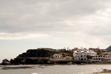 İsrail 'in kuzeyindeki Akdeniz adasının sahil manzarası.