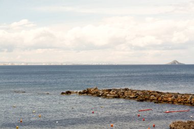 Tepeden tırnağa deniz manzarası