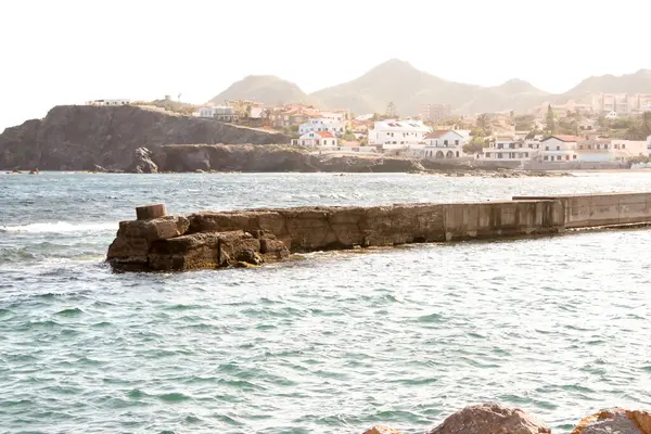 Sabahları deniz manzarası.