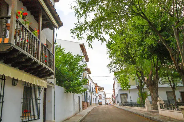 İç köydeki eski kilise.