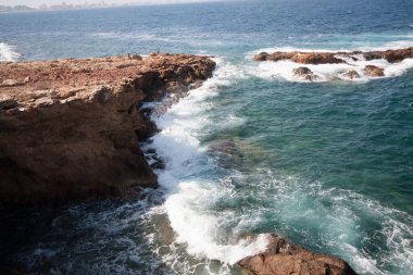 Deniz kıyısının güzel manzarası