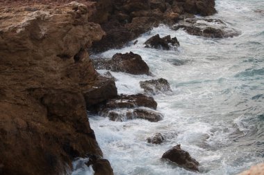 Akdeniz kıyıları.