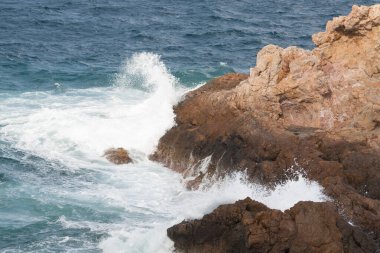 İspanya 'da deniz ve kaya