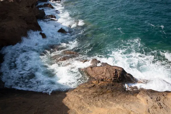 Deniz kıyısının güzel manzarası