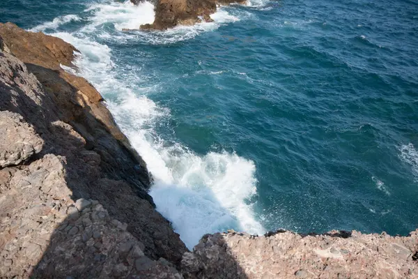 Deniz kıyısının güzel manzarası