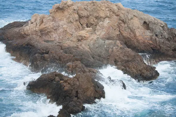 kayalar deniz kenarı