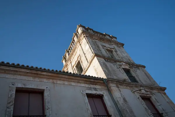 Algarve, Portekiz 'deki lagos şehrindeki San Antonio kilisesinin dikey görüntüsü.