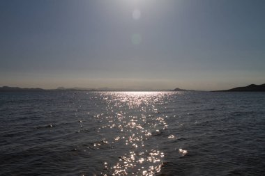 Gün batımında deniz manzarası