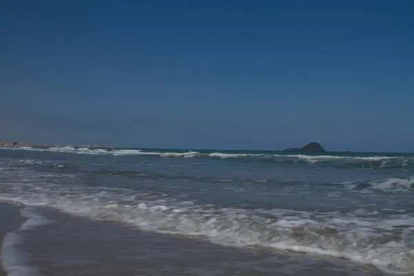 Deniz kıyısının güzel manzarası