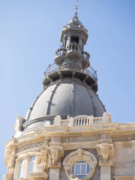 Barselona, İspanya - 11 Ağustos, 2017: Barselona, İspanya. Şehirden binanın manzarası