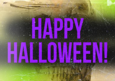 Mutlu cadılar bayramı posteri, korkutucu korkutucu kafatası arka planıyla, Ekim bayramı Cadılar Bayramı partisi için grunge etkisi