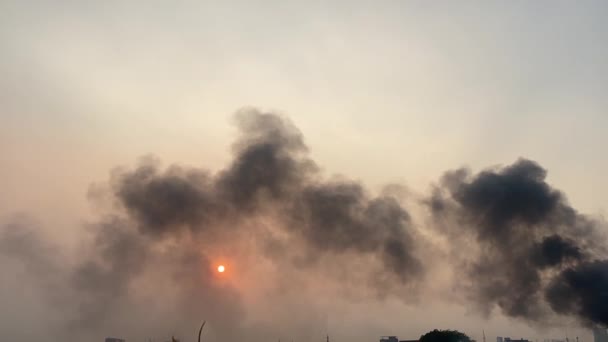 Big City Luftföroreningar Svart Rök Himlen Giftig Kemisk Smog Sämsta — Stockvideo