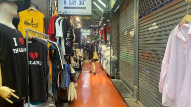 JJ Market olarak da bilinen Chatuchak Haftasonu Pazarı 'ndaki tezgah. Bangkok 'un en büyük geleneksel pazarlarından biri..