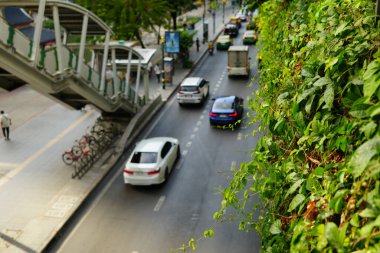 Bulanık arabalar yol manzarası, trafik sıkışıklığı