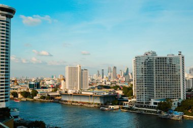 Bangkok, Tayland, 21 Kasım 2024: Metropolis şehir merkezindeki güzel şehir manzarası ve yüksek binalar. Panoramik görünümlü şehir merkezi iş bölgesi