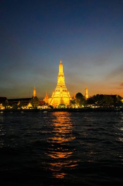 Wat Arun Tapınağı ya da Şafak Tapınağı Chaopraya Nehri önünde, Bangkok