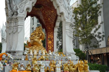 Bangkok, Tayland, 20 Kasım 2024: Bangkok 'taki Ganesh türbesi