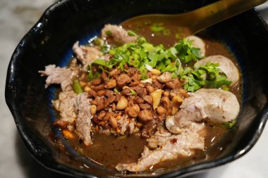 Tayland Kayığı Erişte Çorbası Siyah küçük kase