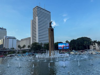 Jakarta, Endonezya - 22 Nisan 2025: Bundaran HI veya Hotel Endonezya 'daki Selamat Datang veya Welcome Monument, Jakarta' nın giriş kapısı