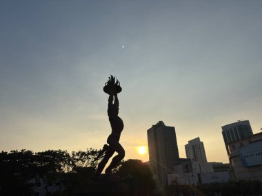 Jakarta, Endonezya - 22 Nisan 2025: Sudirman Yolu 'ndaki Gençlik Anıtı, Merkez Jakarta, Endonezya.