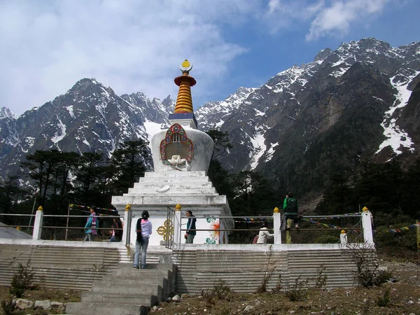Doğanın Güzelliğinin Tadını Çıkaran Turistler Hindistan Kuzey Sikkim Kentindeki Yumthang — Stok fotoğraf
