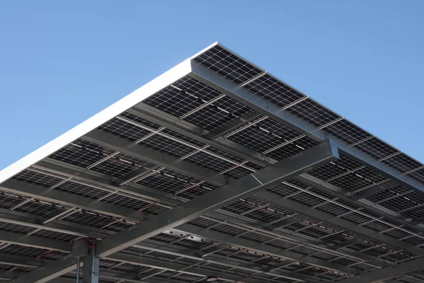 太陽電池駐車場屋根 — ストック写真