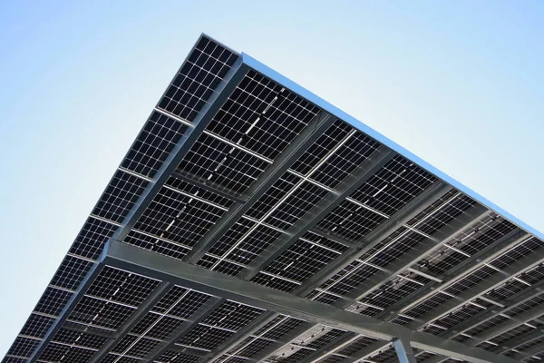 太阳能电池停车场屋顶 免版税图库图片