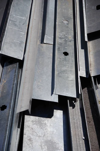 Stos Profili Metalowych Konstrukcyjnych Placu Budowy — Zdjęcie stockowe