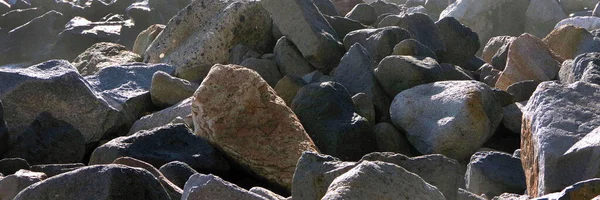 海滨的一块大石头 — 图库照片