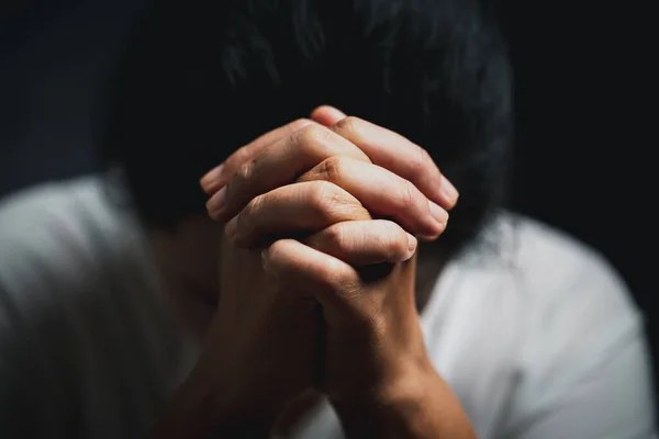 Християнська Релігія Християнська Життєва Криза Молитва Богу Жінка Молиться Щоб — стокове фото