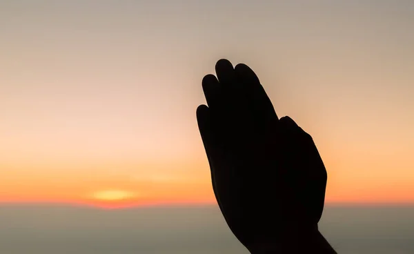 Концепция Христианского Человека Поклоняться Молиться Богу Христианин Силуэт Любовью Верой — стоковое фото