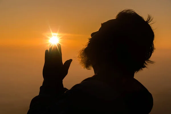 Concetto Persona Cristiana Adorare Pregare Dio Uomo Cristiano Silhouette Con — Foto Stock