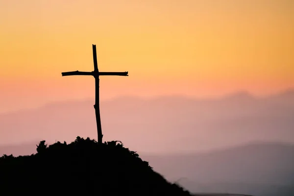 耶稣的十字架 日落时的十字架 耶稣在基督教中复活的概念 圣经上加略山或歌哥达山上的十字架 — 图库照片