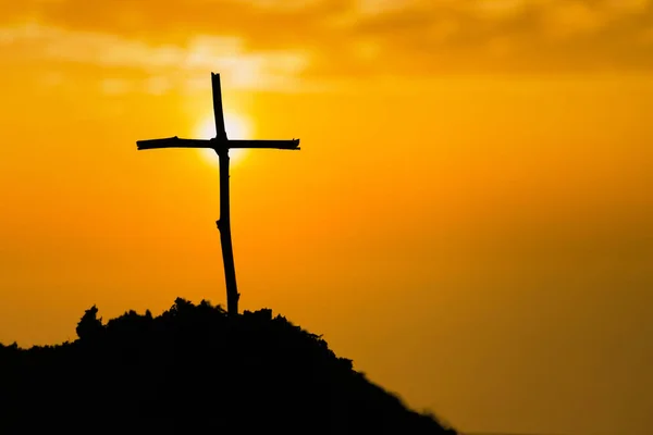 耶稣的十字架 日落时的十字架 耶稣在基督教中复活的概念 圣经上加略山或歌哥达山上的十字架 — 图库照片