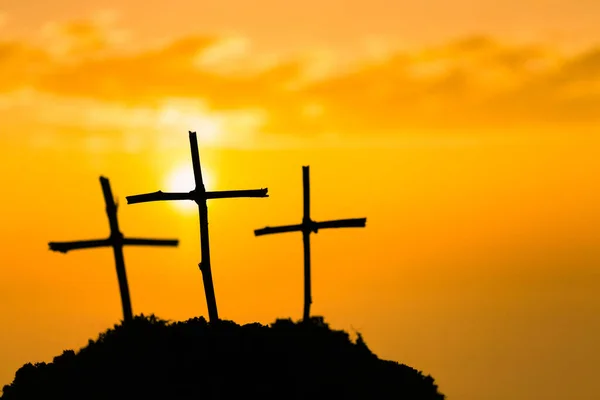 イエス キリストの十字架 日没時に十字架 キリスト教におけるイエスの復活の概念 聖書におけるカルヴァリーやゴルゴタの丘への十字架刑 — ストック写真