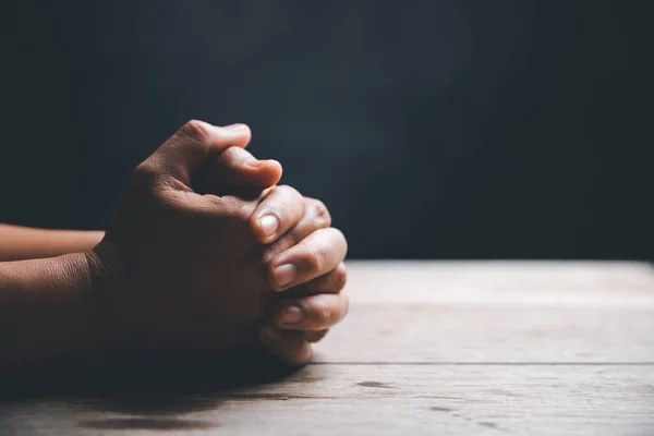 Руки Складені Молитві Про Святу Біблію Церковній Концепції Віри Духовності — стокове фото