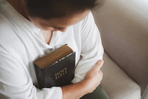 Mujer Asiática Leyendo Biblia Las Manos Femeninas Rezan Dios Pedir — Foto de Stock